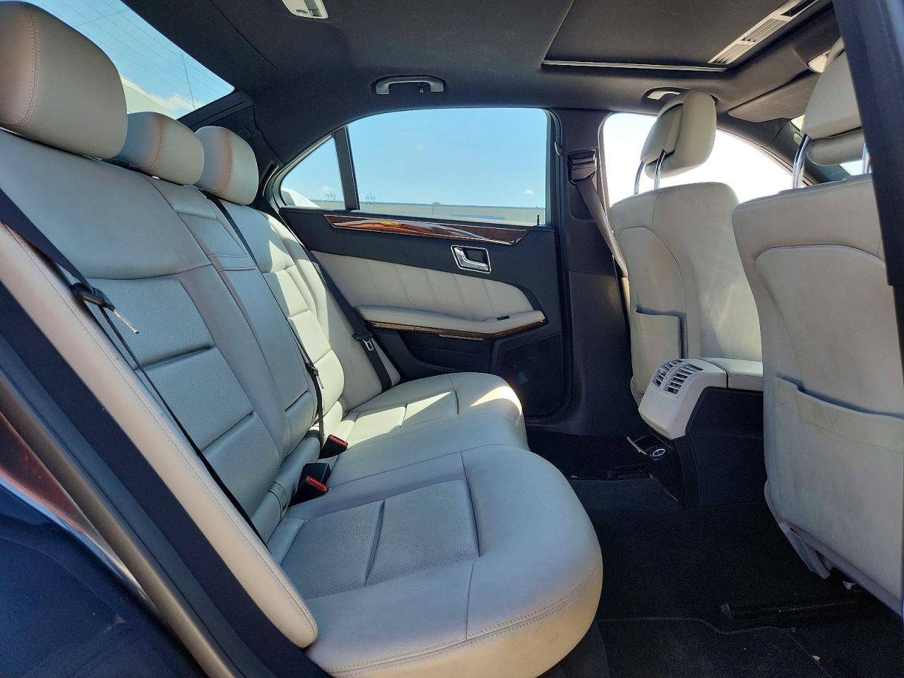 2011 MERCEDES-BENZ E 350 photo 28