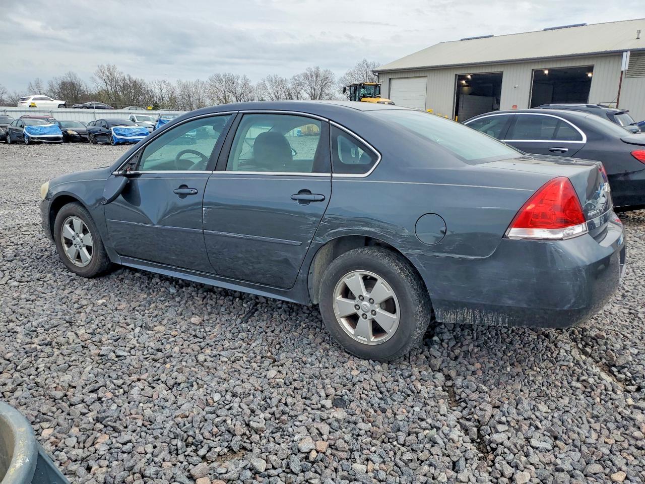 2010 CHEVROLET IMPALA LT photo 2