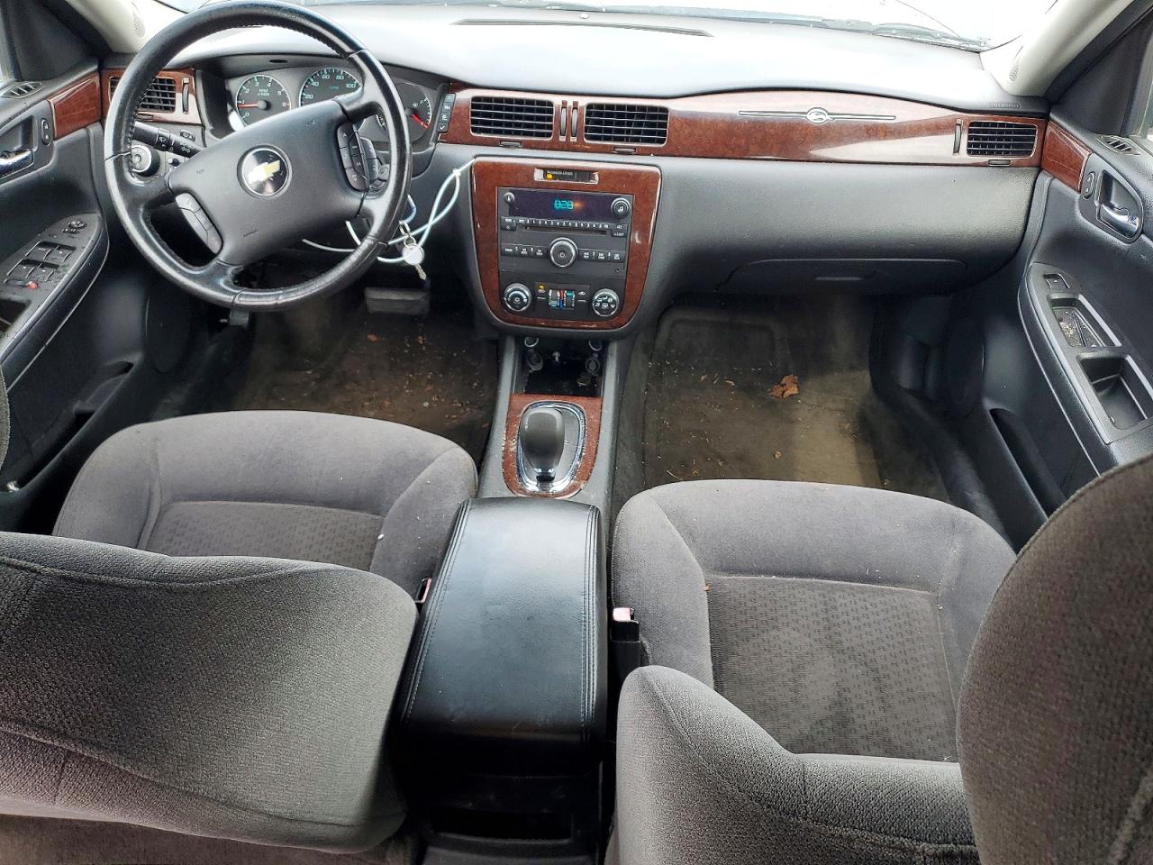 2010 CHEVROLET IMPALA LT photo 8
