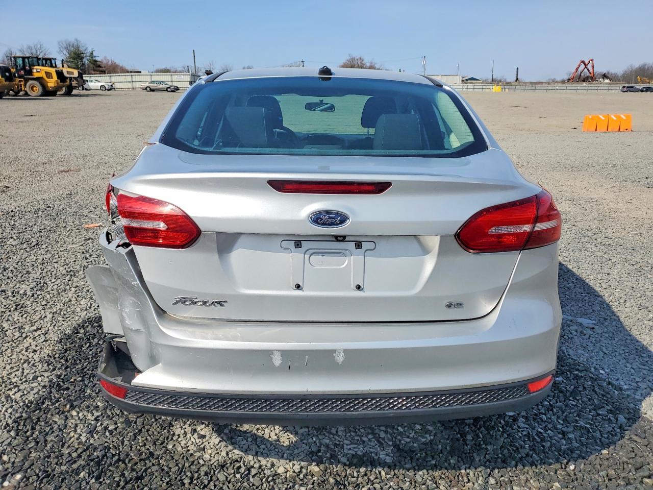 2015 FORD FOCUS SE photo 16