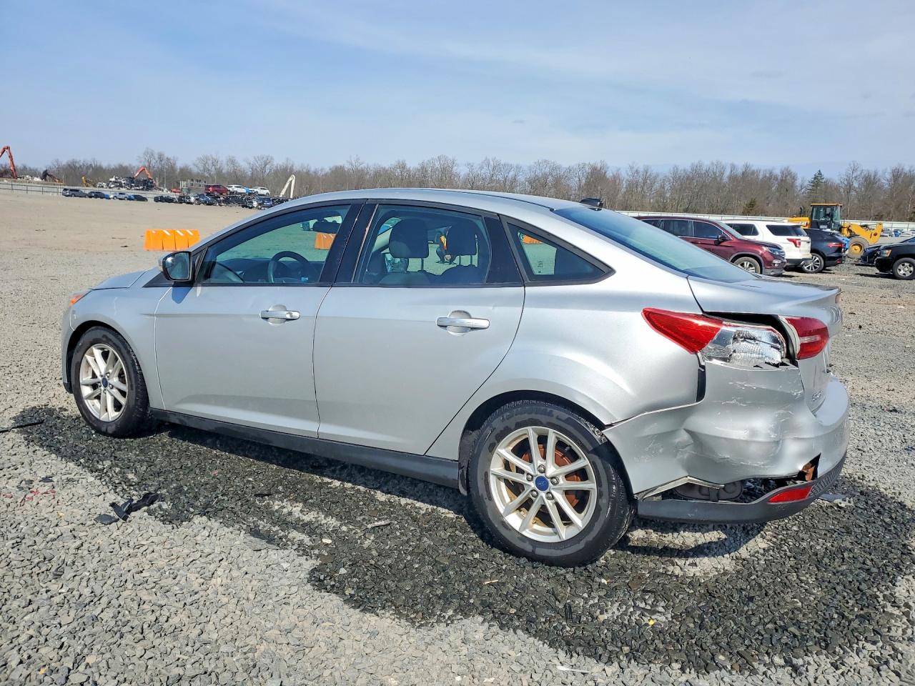 2015 FORD FOCUS SE photo 4