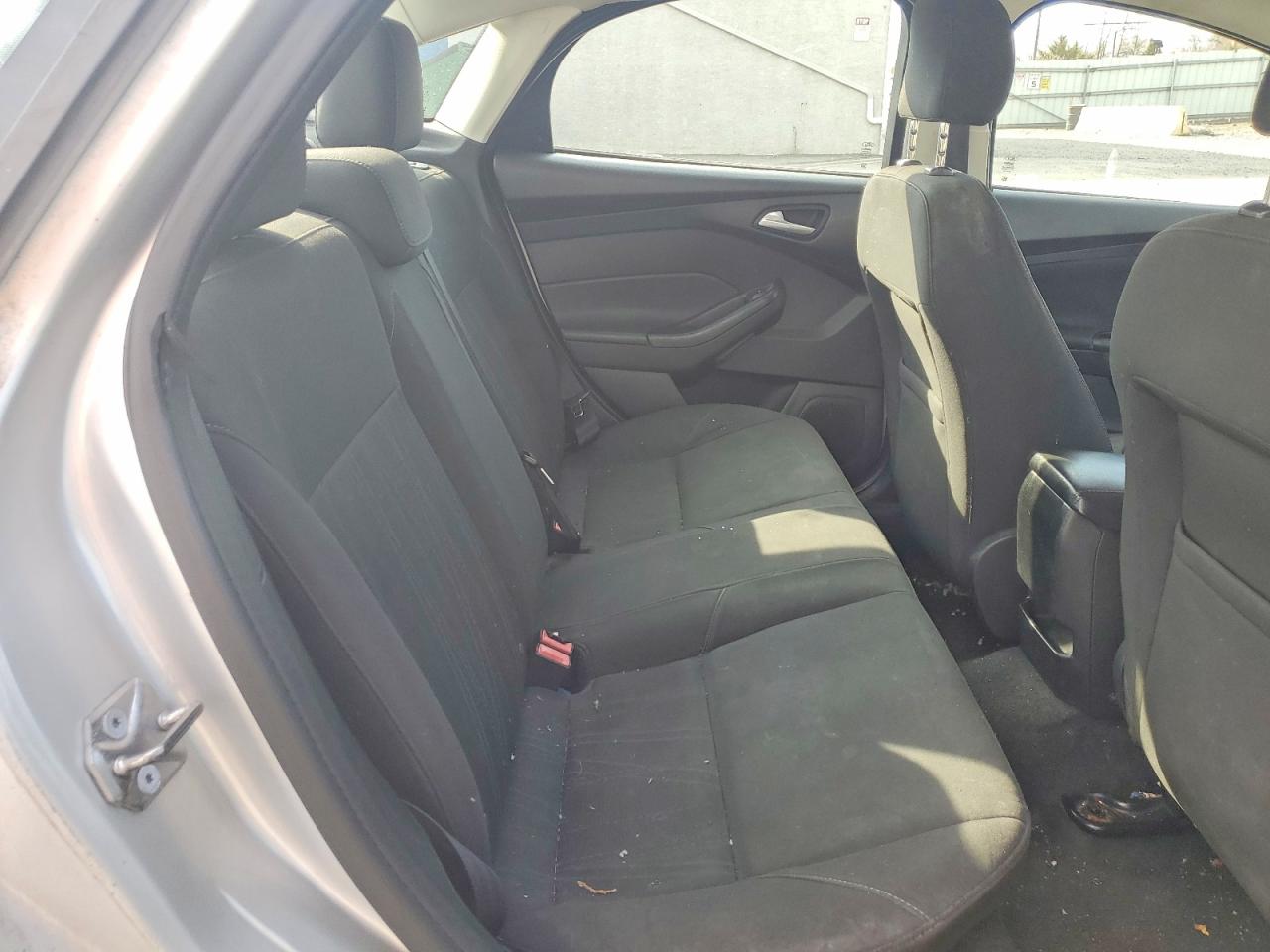 2015 FORD FOCUS SE photo 28