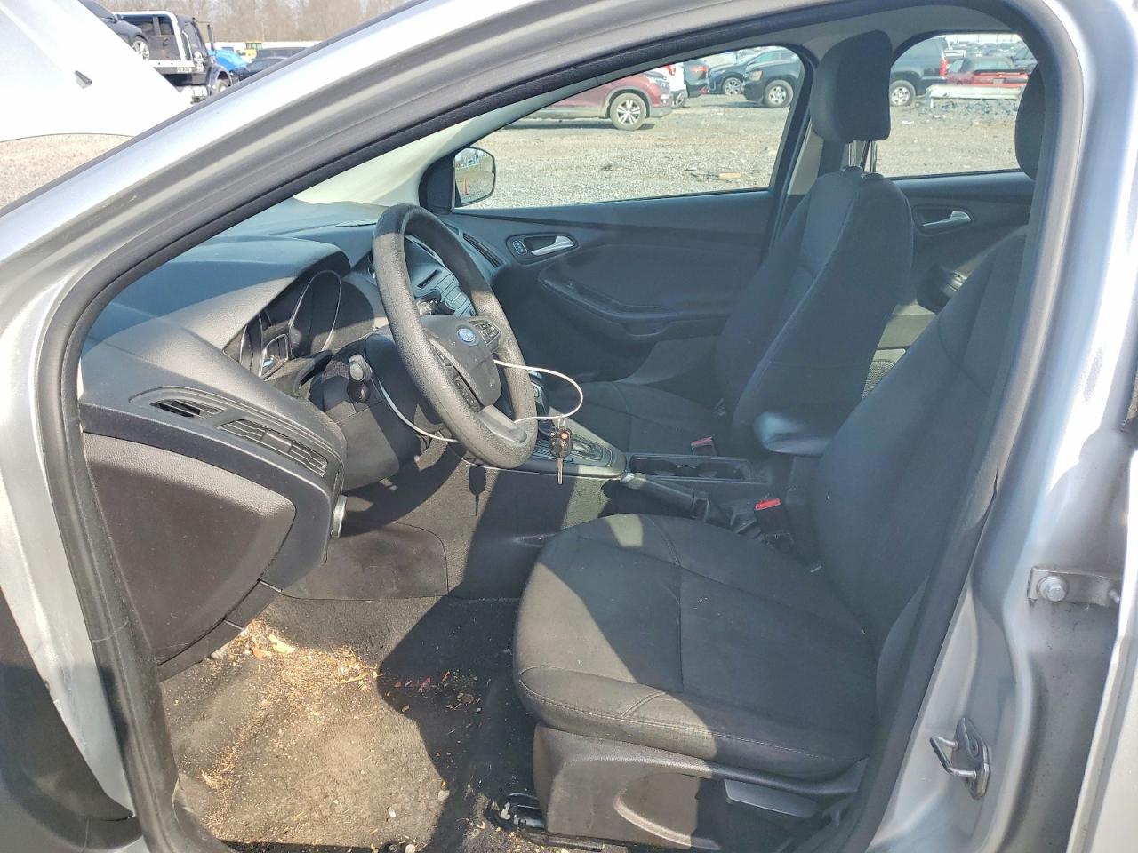 2015 FORD FOCUS SE photo 19