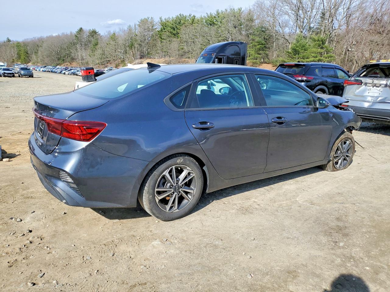 2023 KIA FORTE LXS photo 3