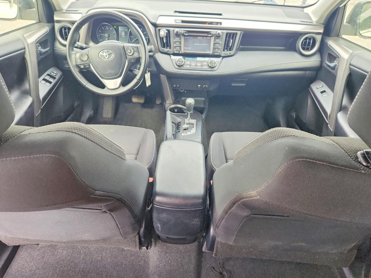 2017 TOYOTA RAV4 XLE photo 15