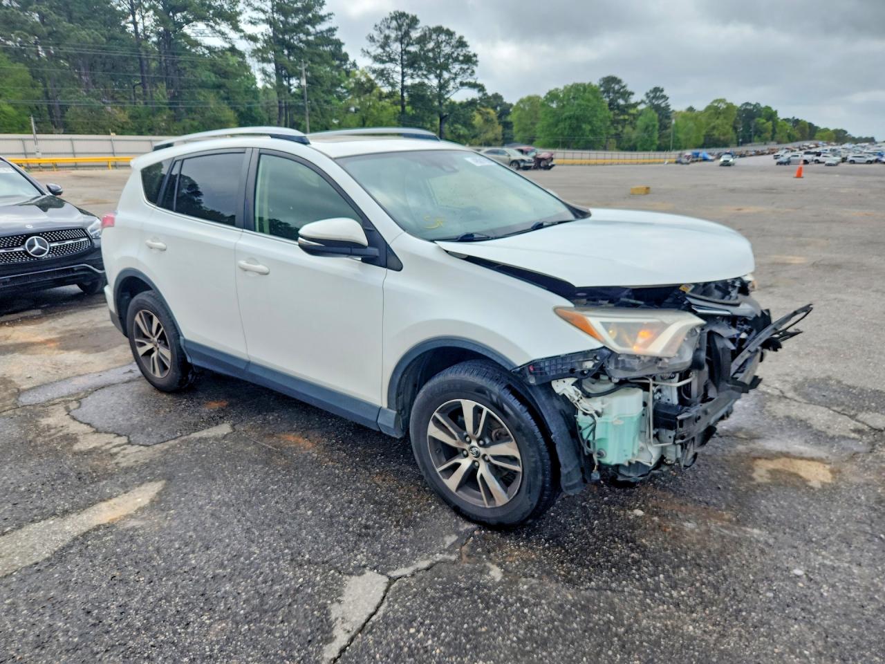 2017 TOYOTA RAV4 XLE photo 7
