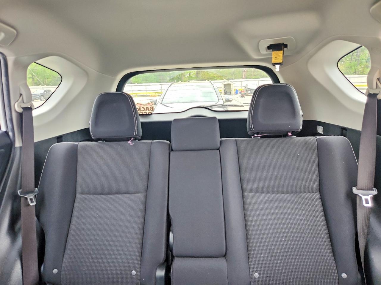 2017 TOYOTA RAV4 XLE photo 19