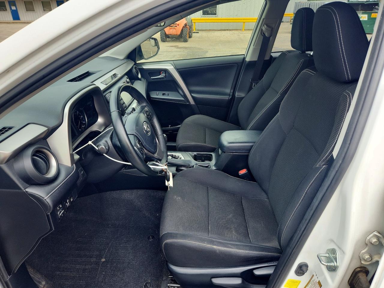 2017 TOYOTA RAV4 XLE photo 13