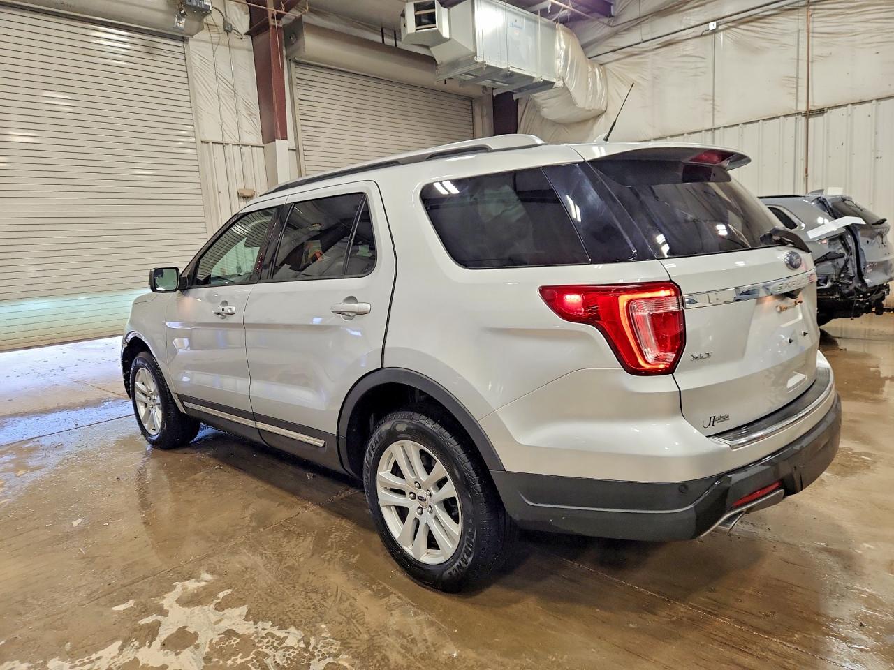 2018 FORD EXPLORER XLT photo 3