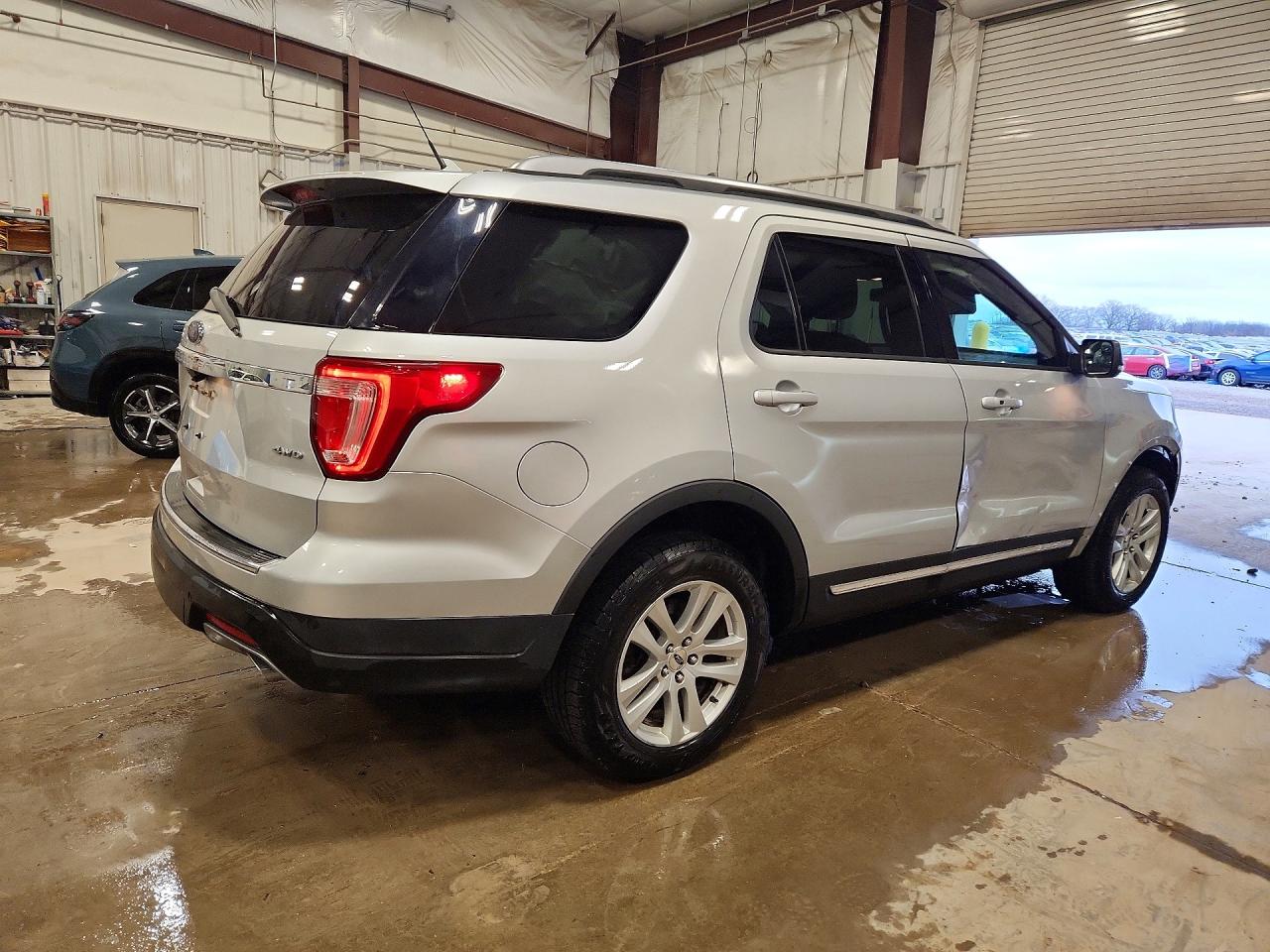 2018 FORD EXPLORER XLT photo 5