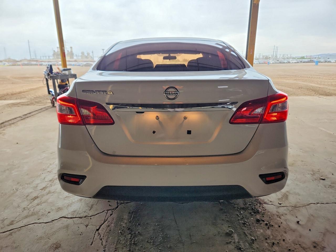 2018 NISSAN SENTRA S photo 11