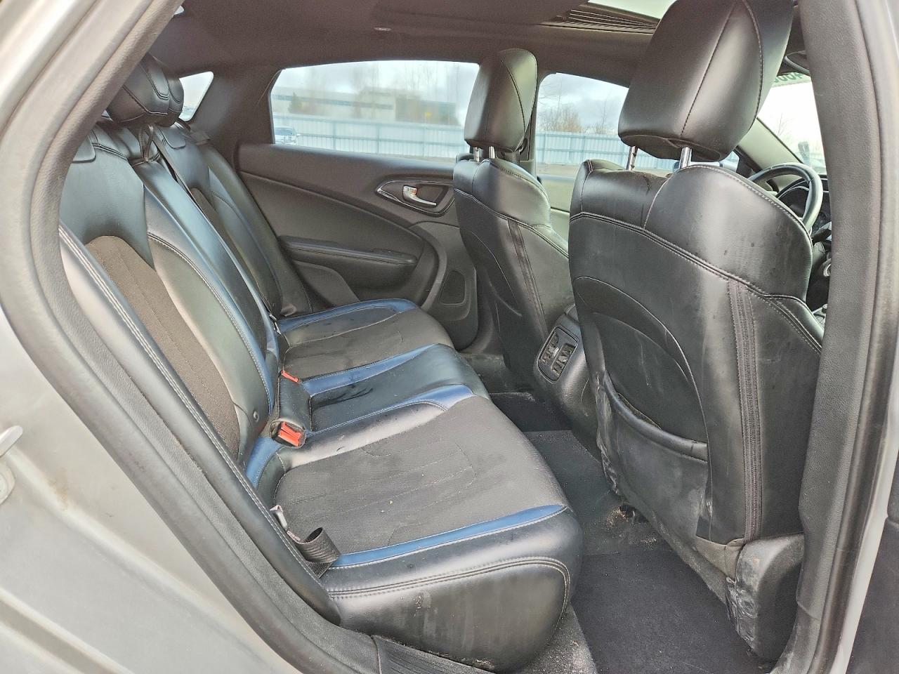 2015 CHRYSLER 200 photo 28