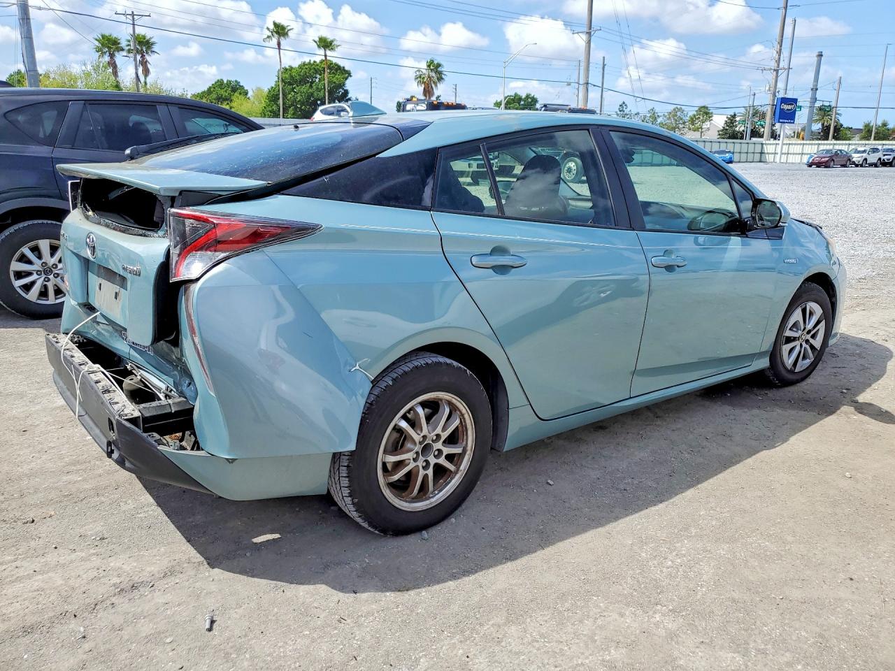 2016 TOYOTA PRIUS THREE photo 5
