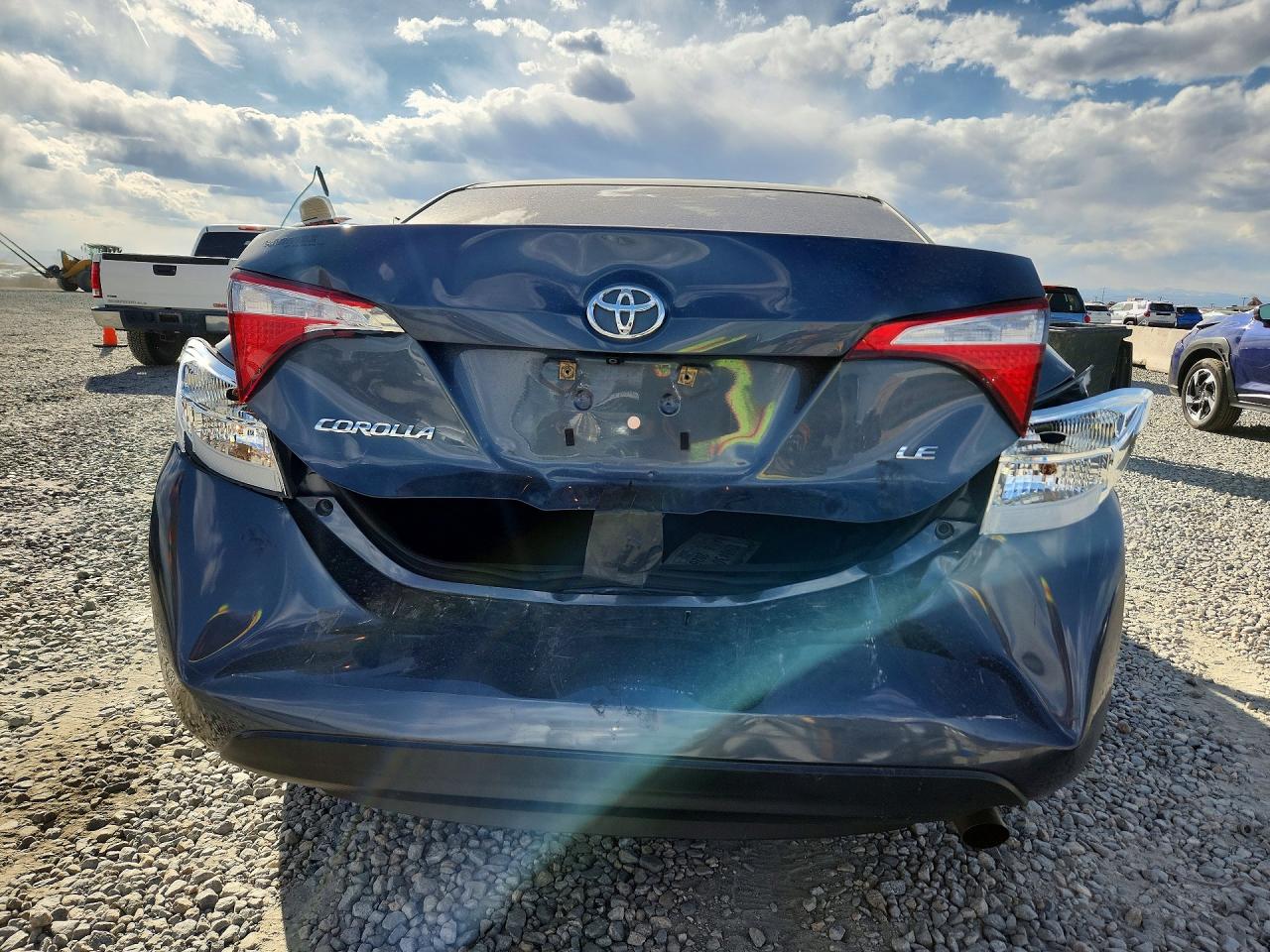 2015 TOYOTA COROLLA LE photo 11