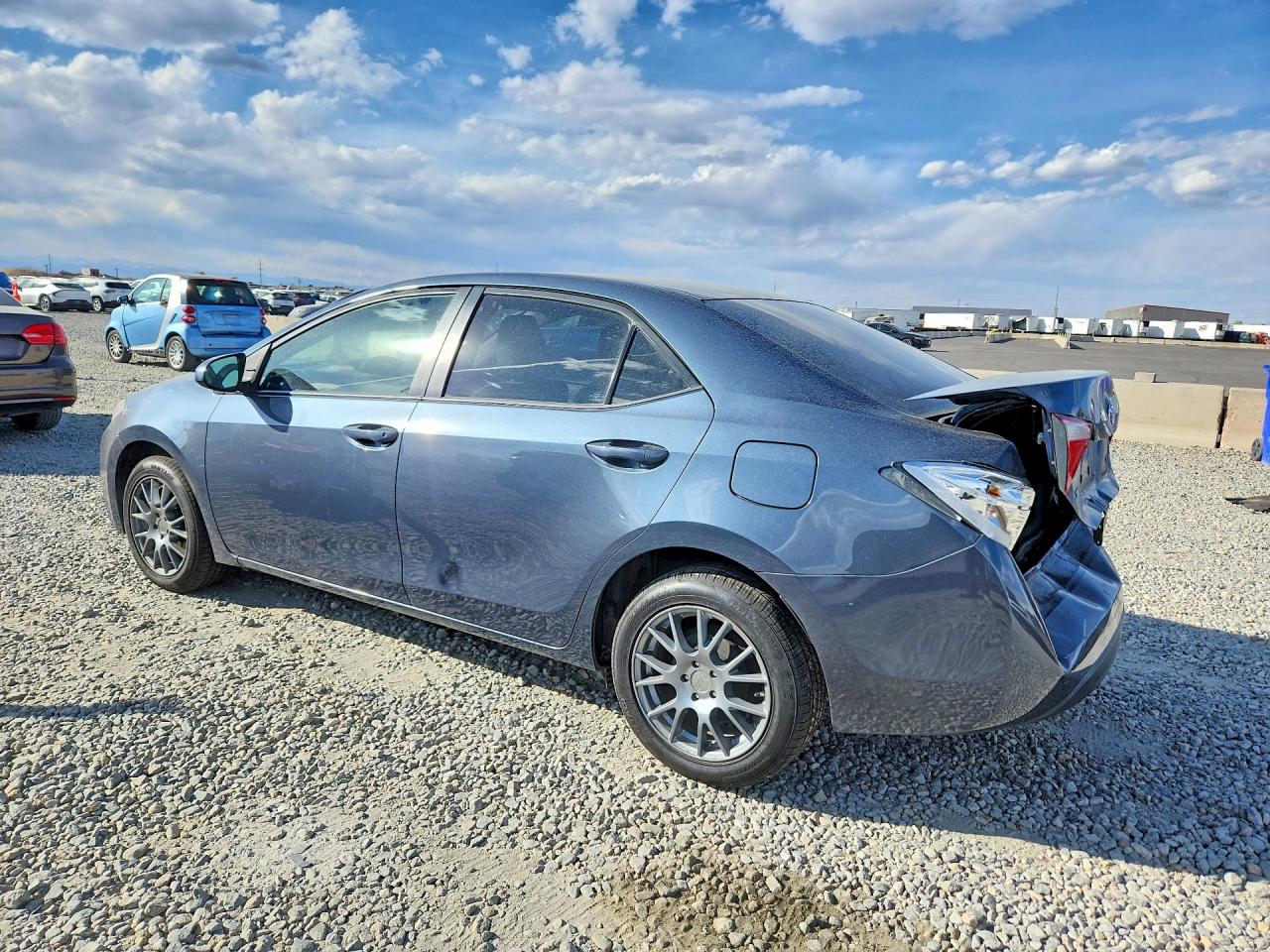2015 TOYOTA COROLLA LE photo 3