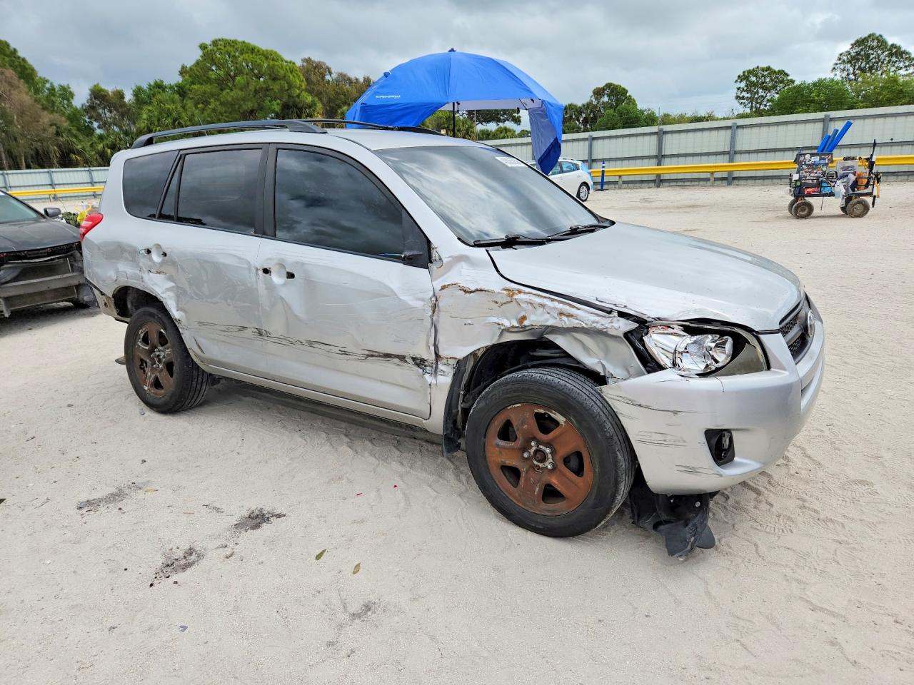 2010 TOYOTA RAV4 BASE photo 4