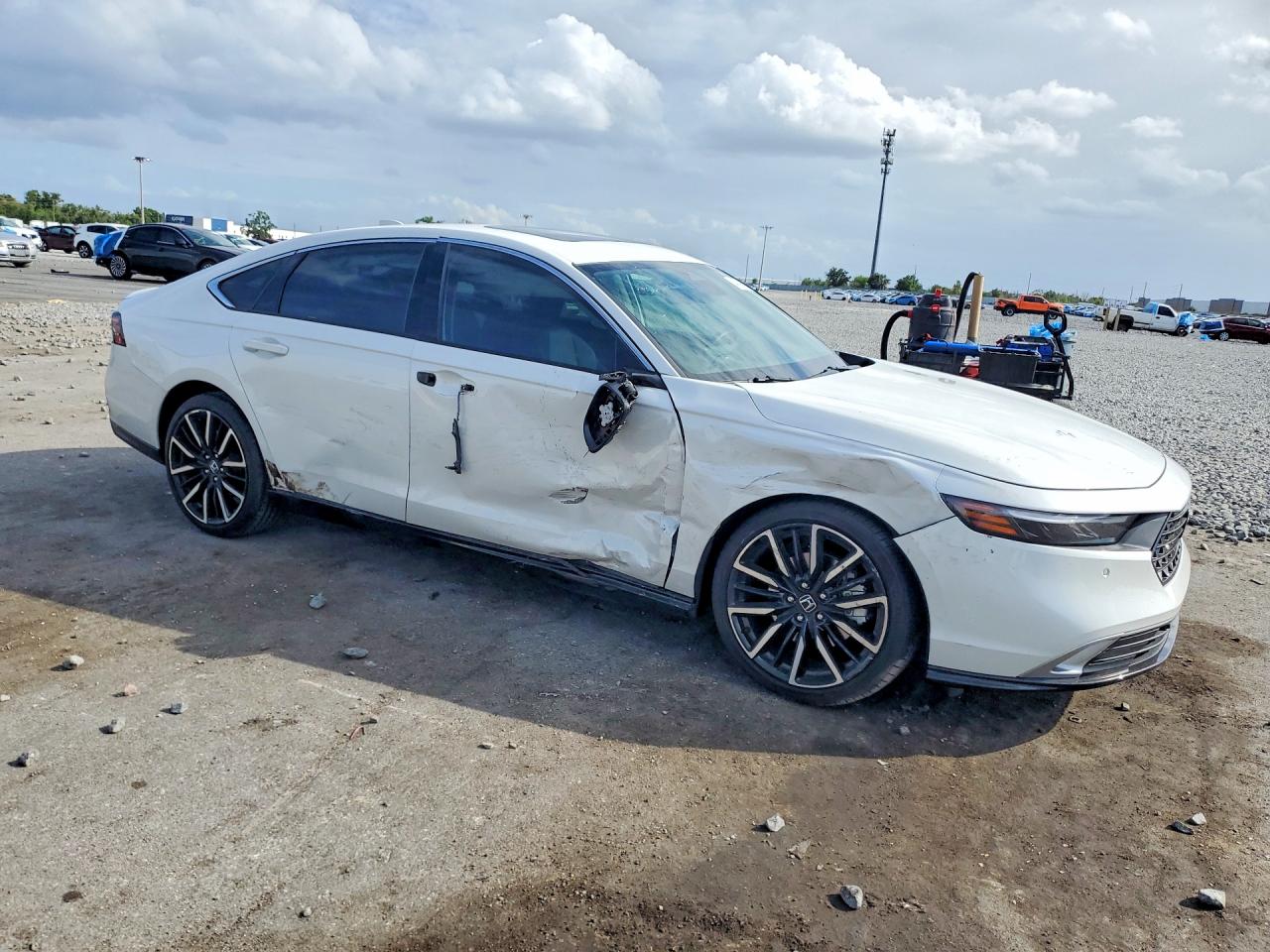 2024 HONDA ACCORD TOURING HYBRID photo 10