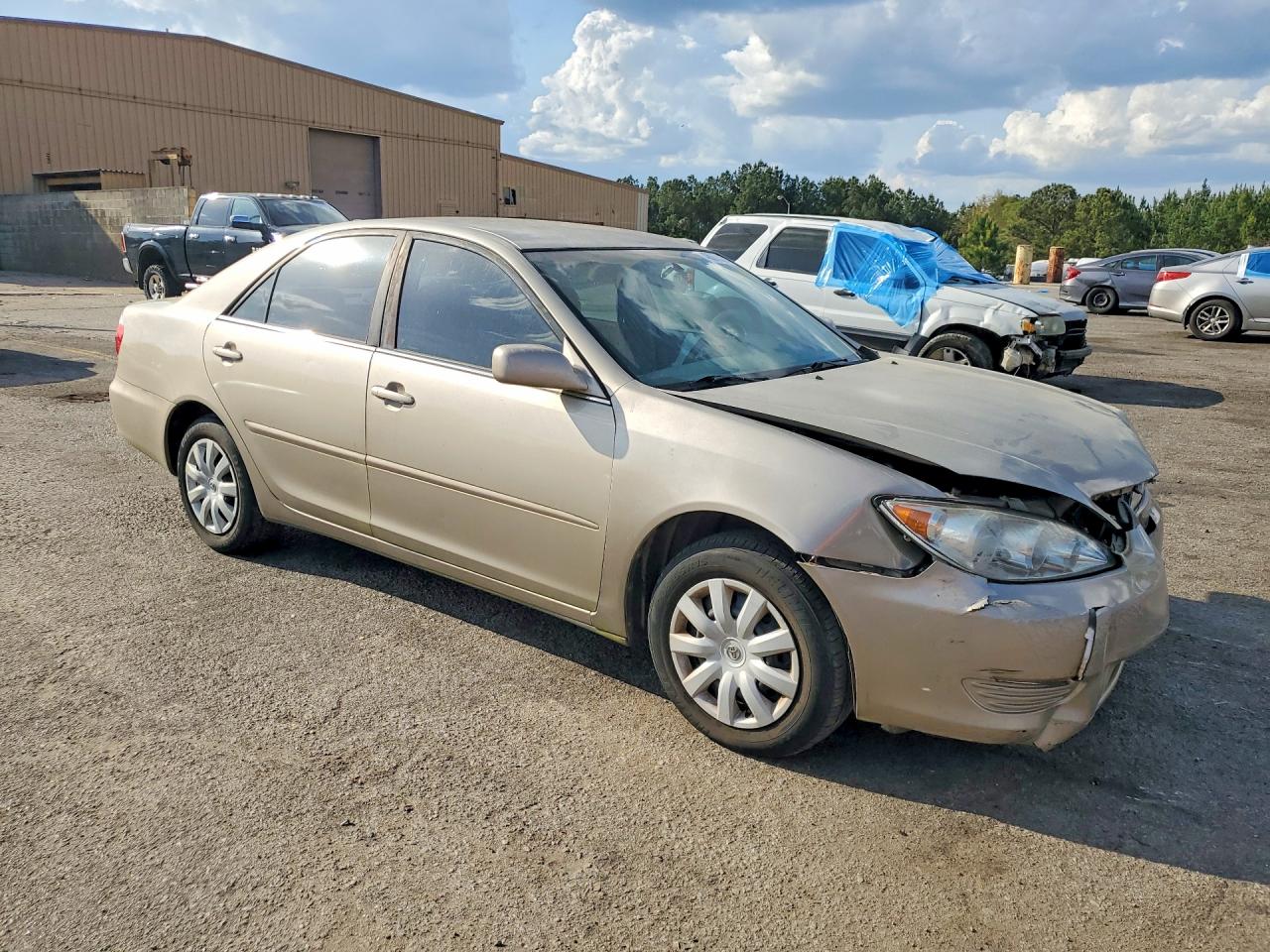 2005 TOYOTA CAMRY LE photo 4