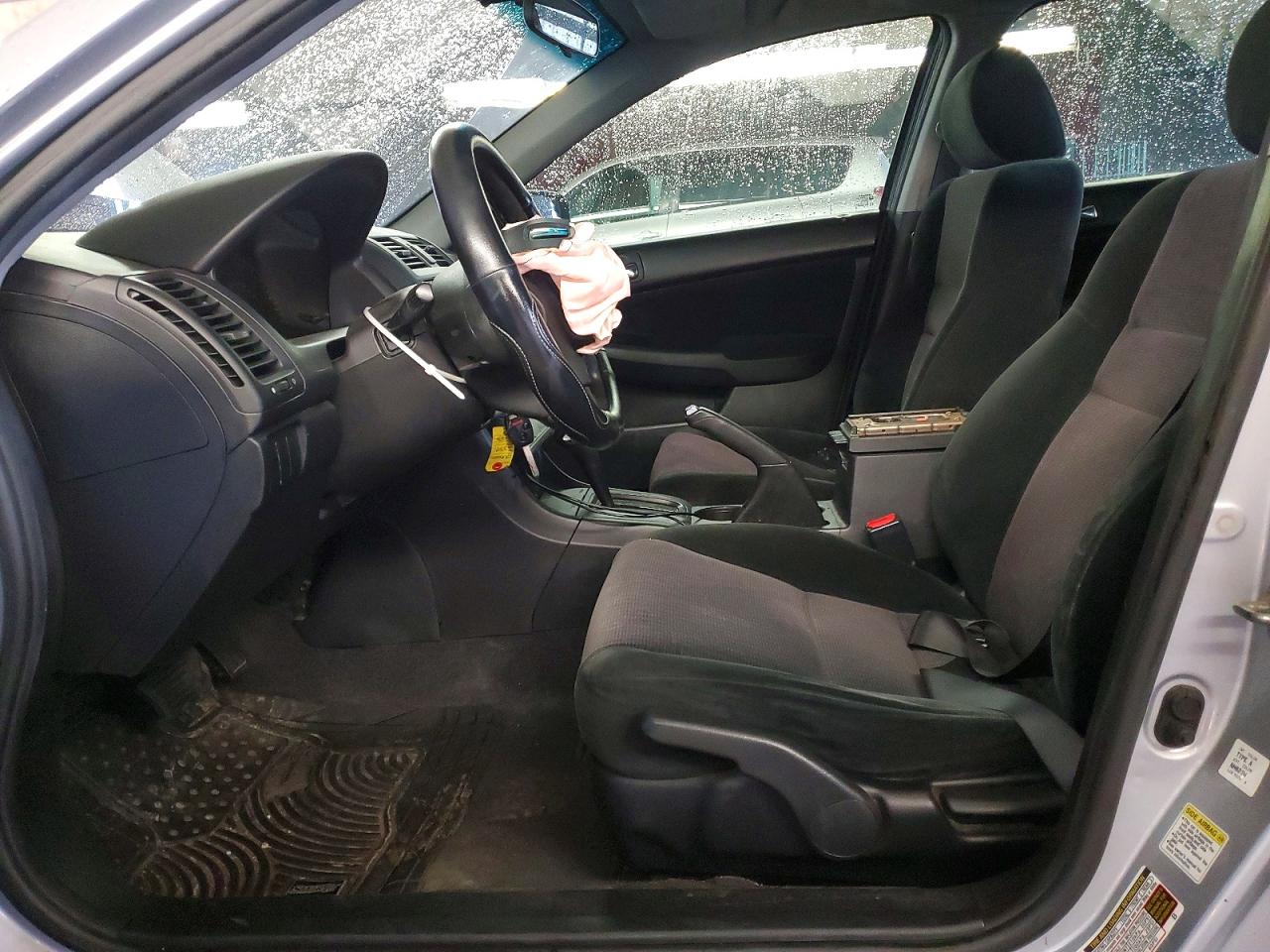 2005 HONDA ACCORD LX photo 13