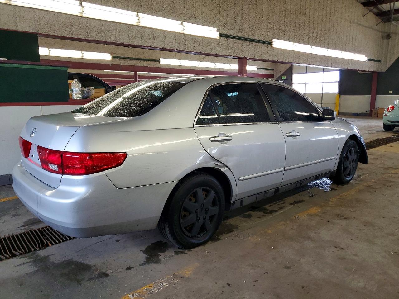 2005 HONDA ACCORD LX photo 5