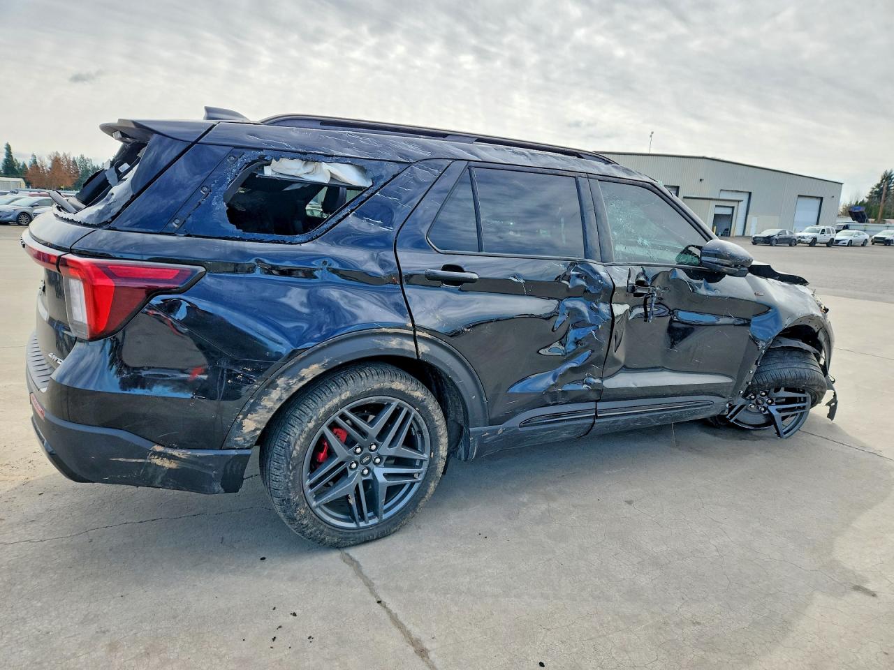 2025 FORD EXPLORER ST-LINE photo 5