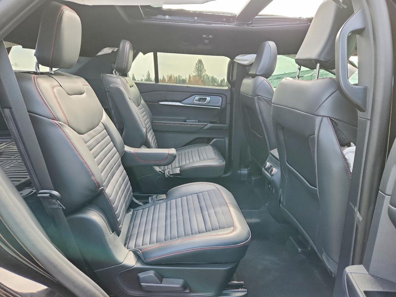 2025 FORD EXPLORER ST-LINE photo 19