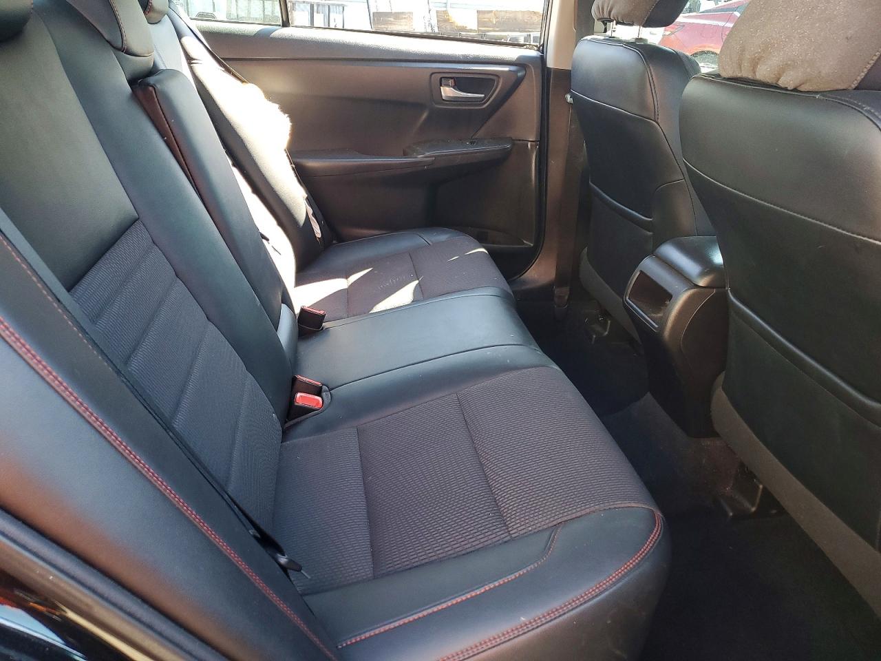 2017 TOYOTA CAMRY SE photo 19