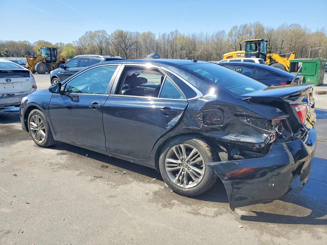 2017 TOYOTA CAMRY SE photo 3