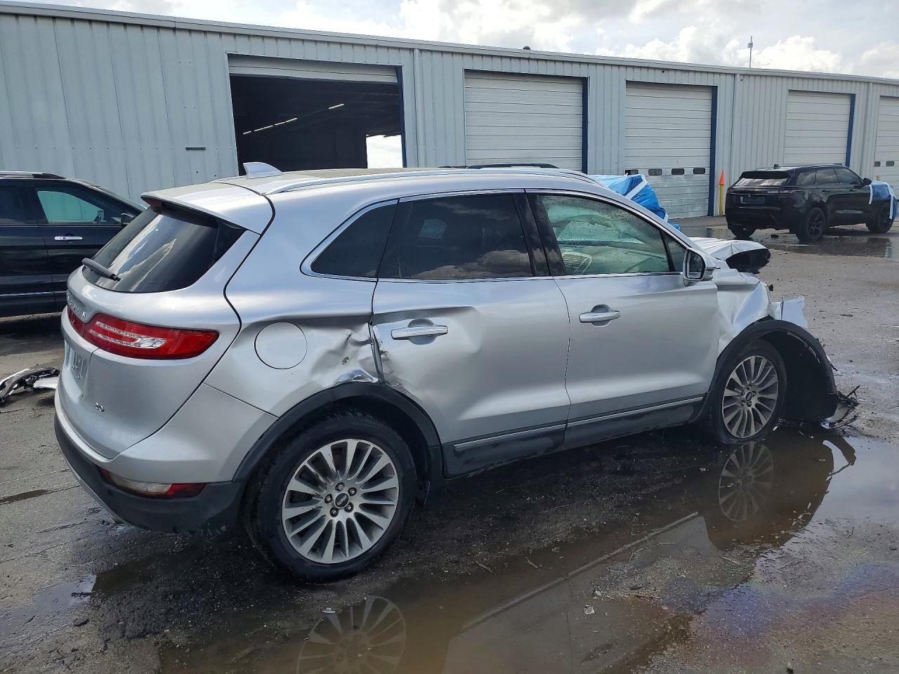 2017 LINCOLN MKC RESERVE photo 3
