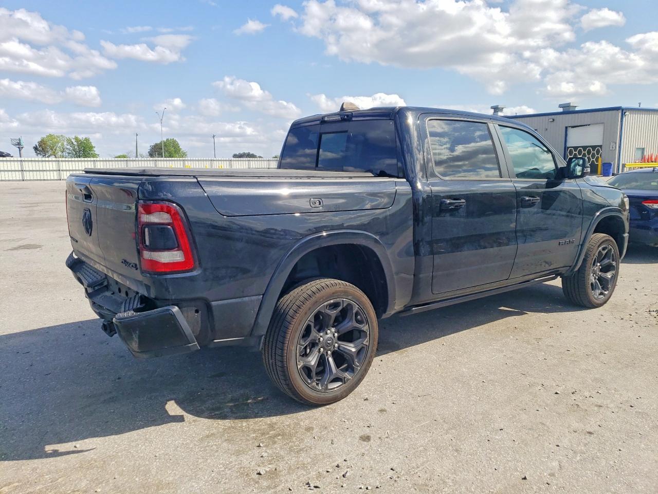 2023 RAM 1500 photo 7