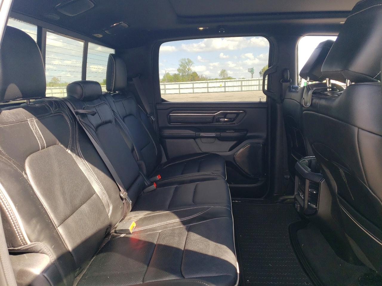 2023 RAM 1500 photo 28