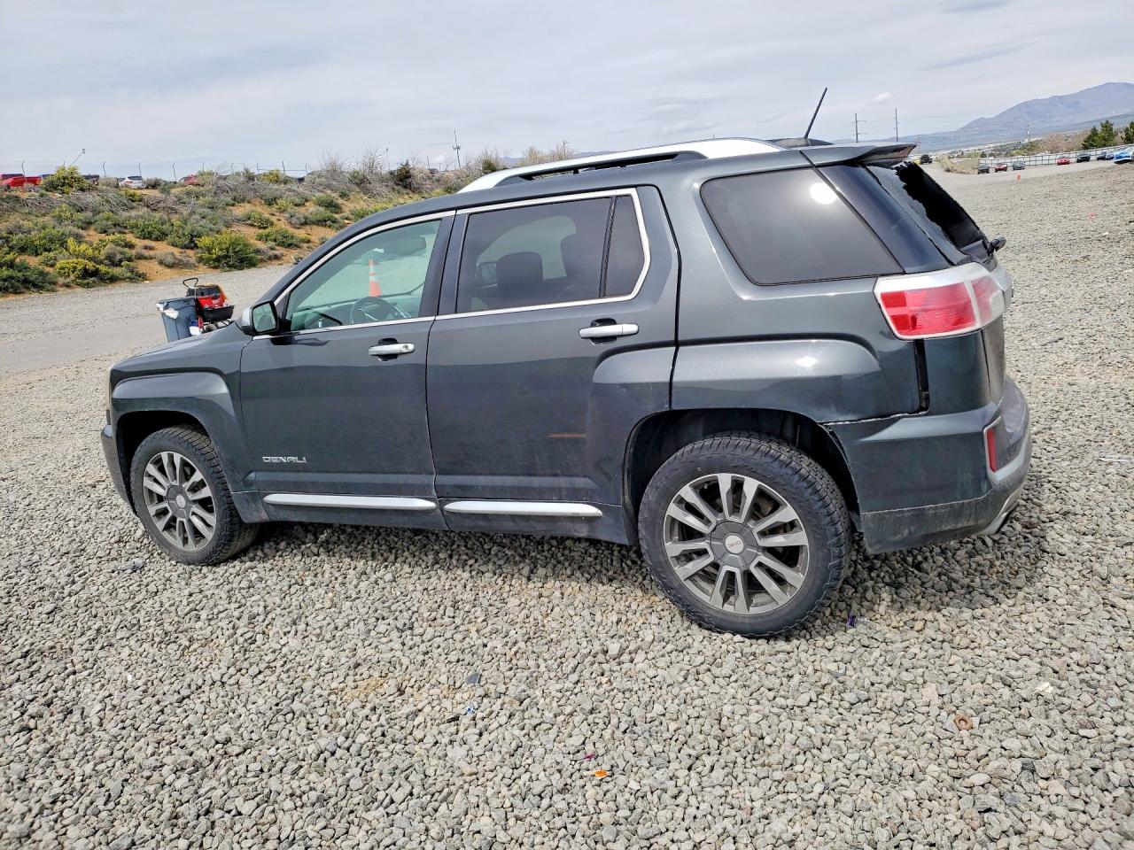 2017 GMC TERRAIN DENALI photo 4