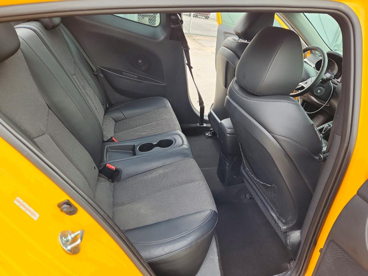 2013 HYUNDAI VELOSTER BASE photo 19