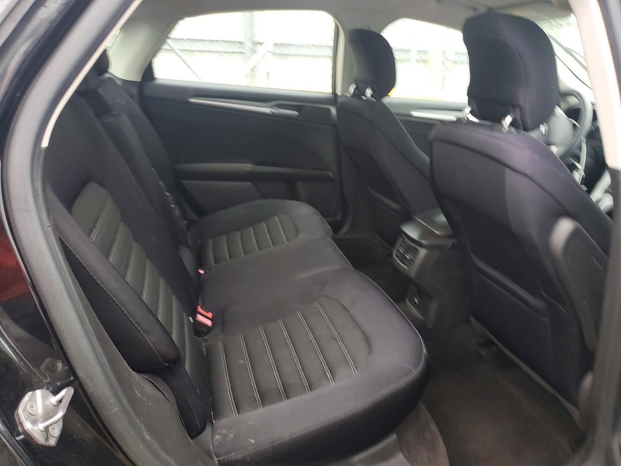 2015 FORD FUSION SE photo 28