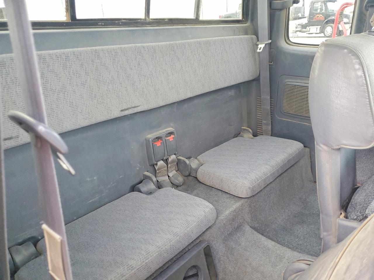 1999 TOYOTA TACOMA BASE photo 19