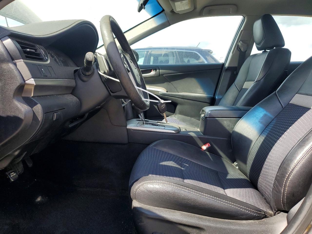 2012 TOYOTA CAMRY SE photo 19