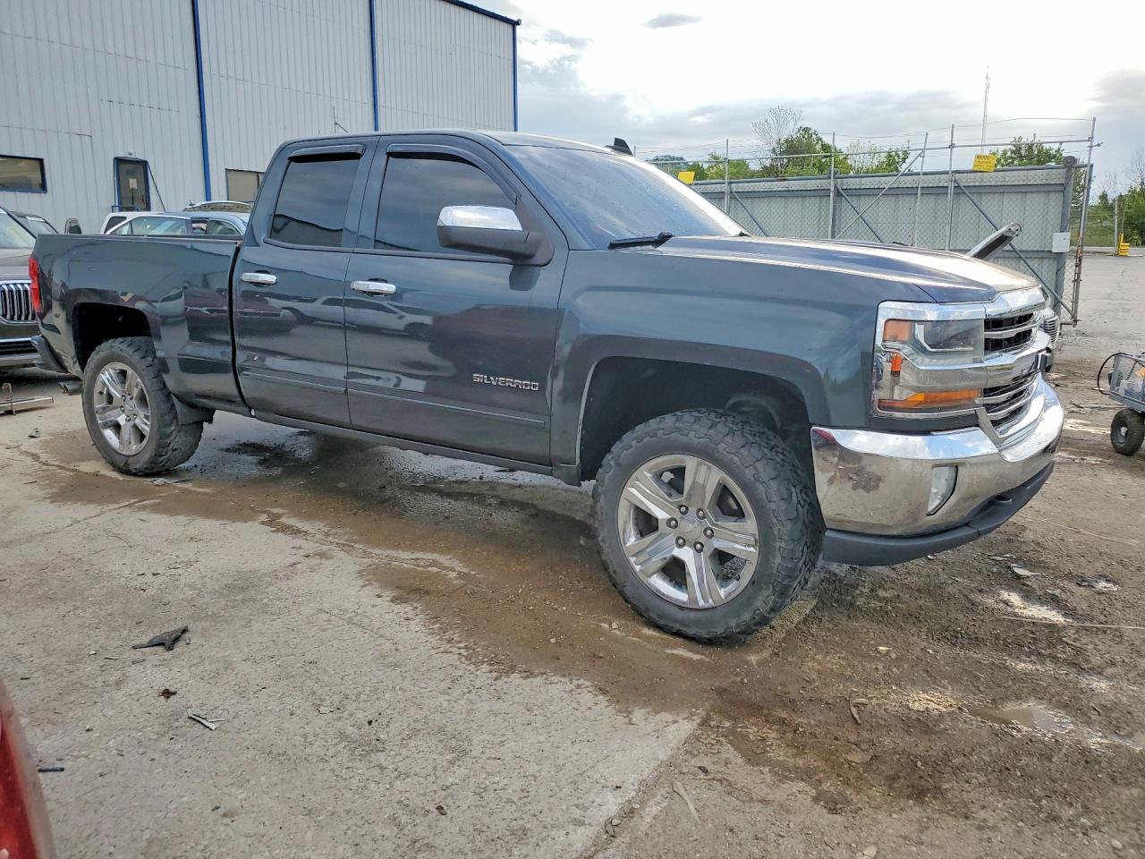 2017 CHEVROLET SILVERADO K1500 LT photo 4