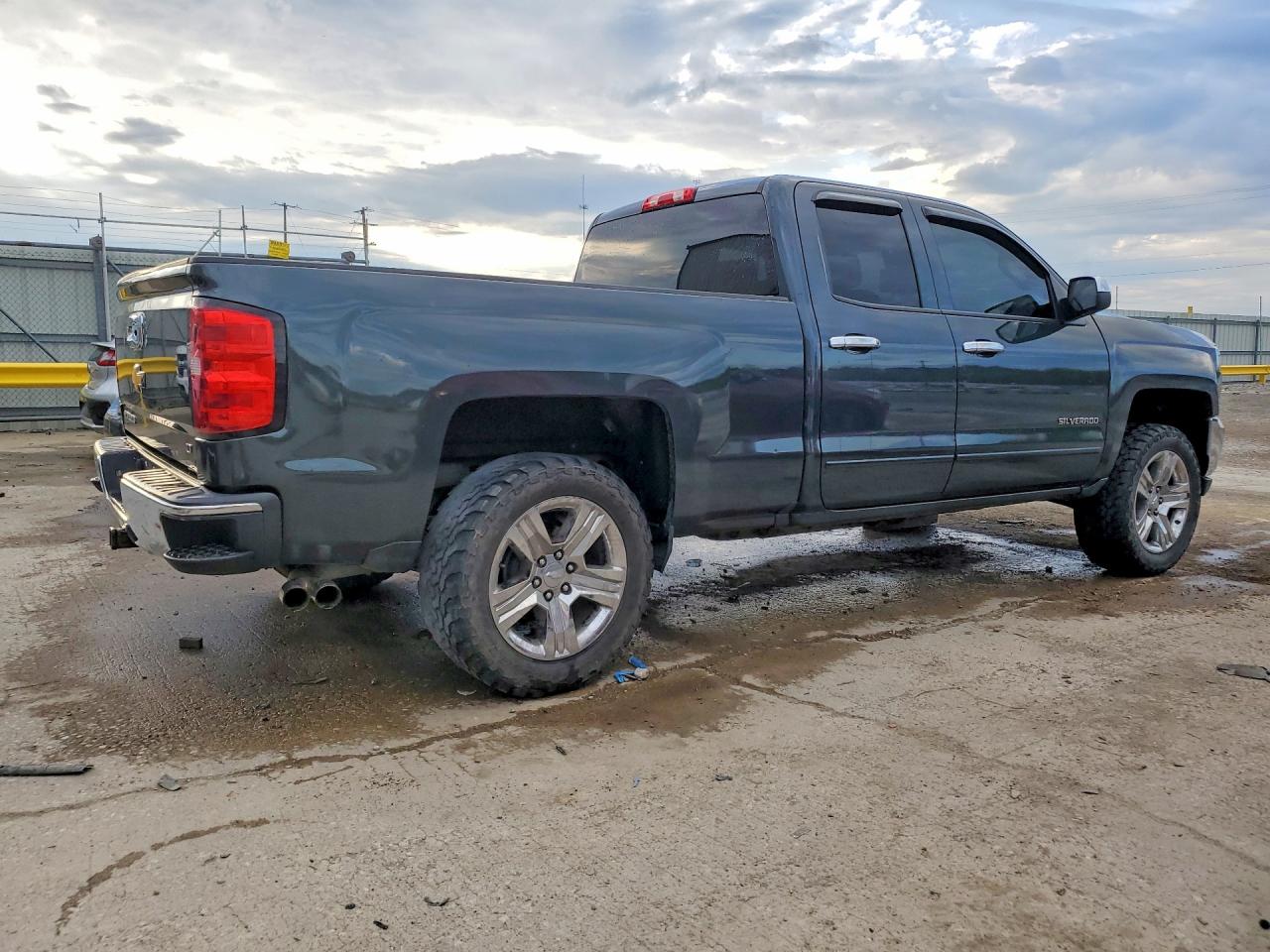 2017 CHEVROLET SILVERADO K1500 LT photo 3
