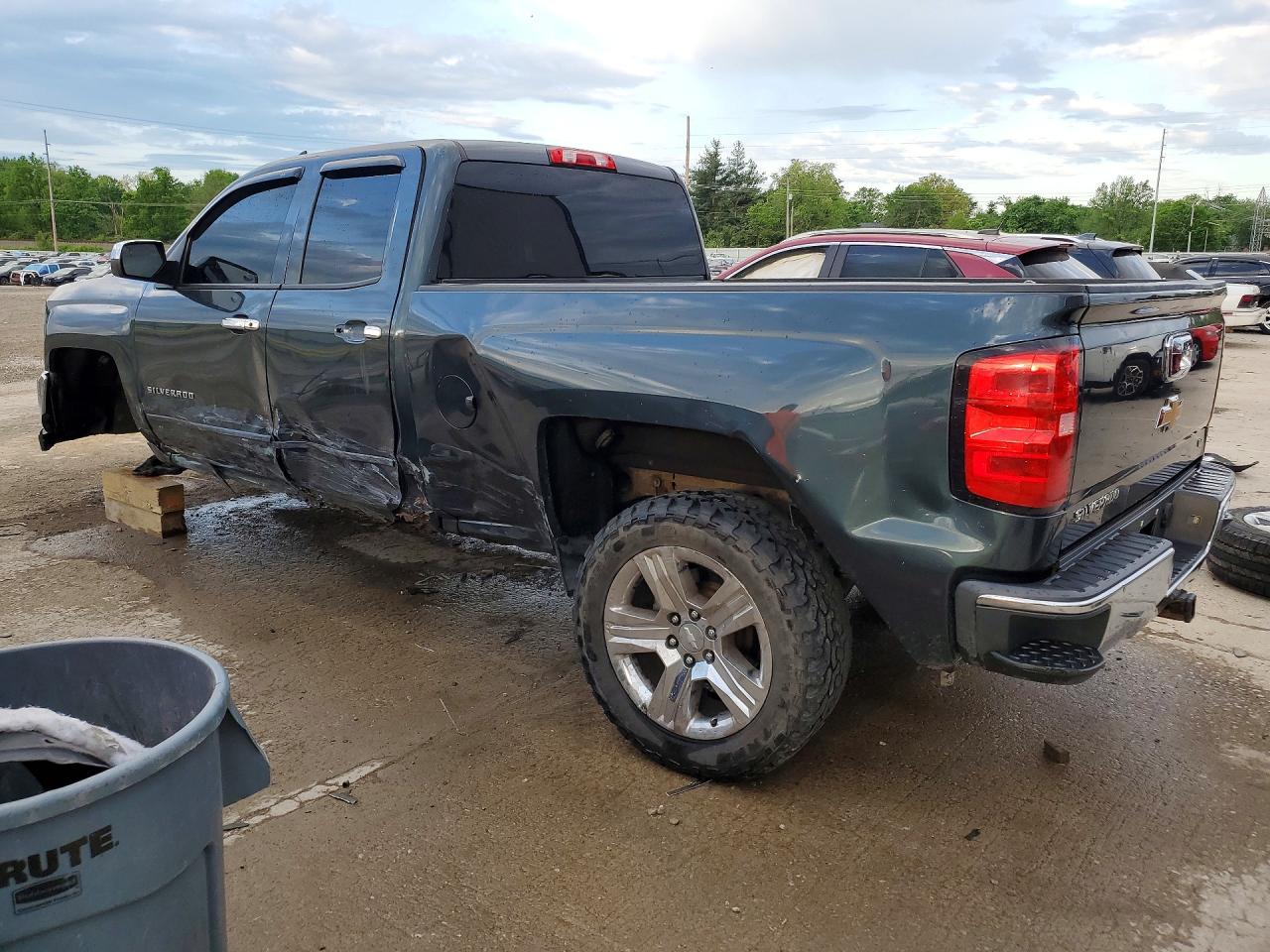 2017 CHEVROLET SILVERADO K1500 LT photo 2
