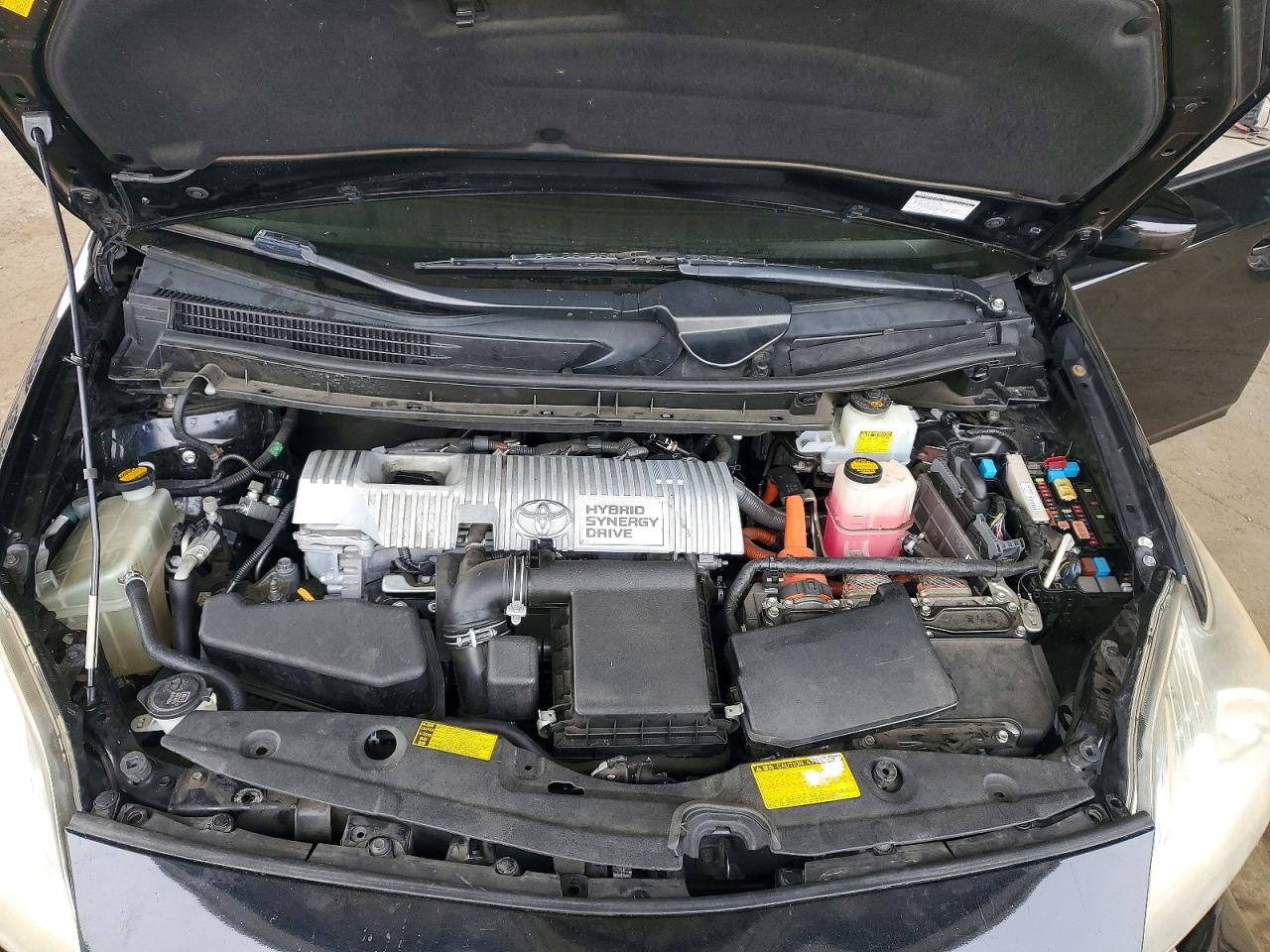 2014 TOYOTA PRIUS FOUR photo 21