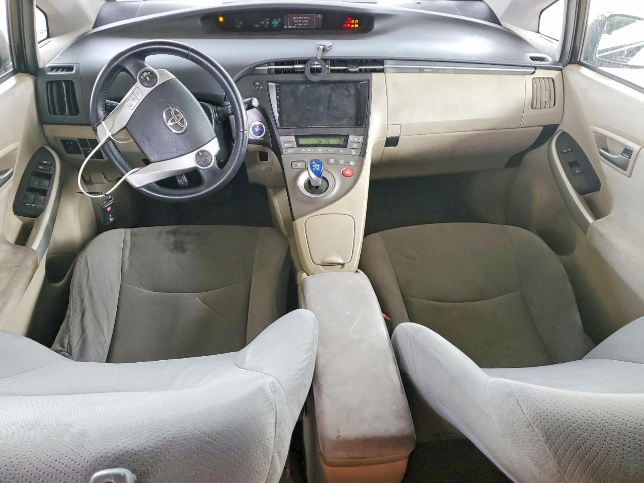 2014 TOYOTA PRIUS FOUR photo 15