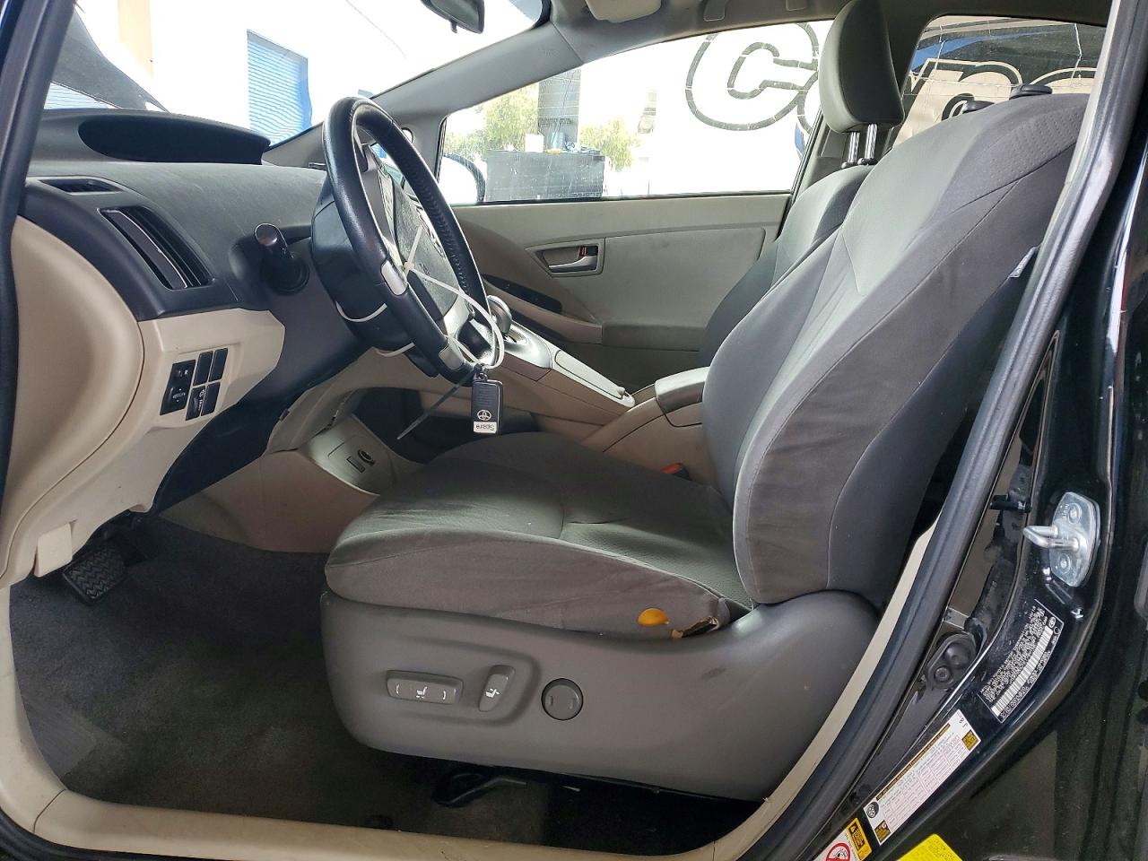 2014 TOYOTA PRIUS FOUR photo 13