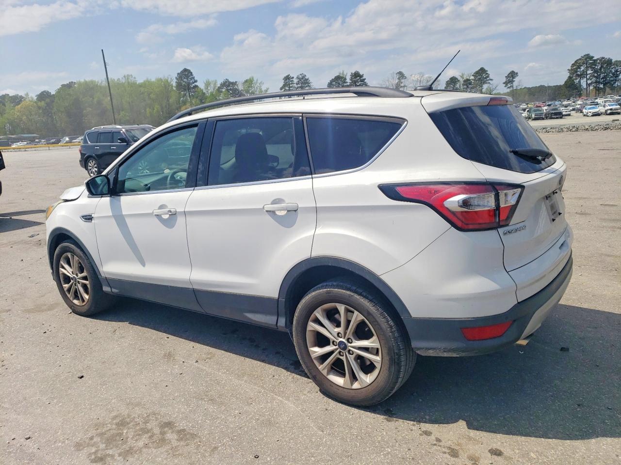 2017 FORD ESCAPE SE photo 4