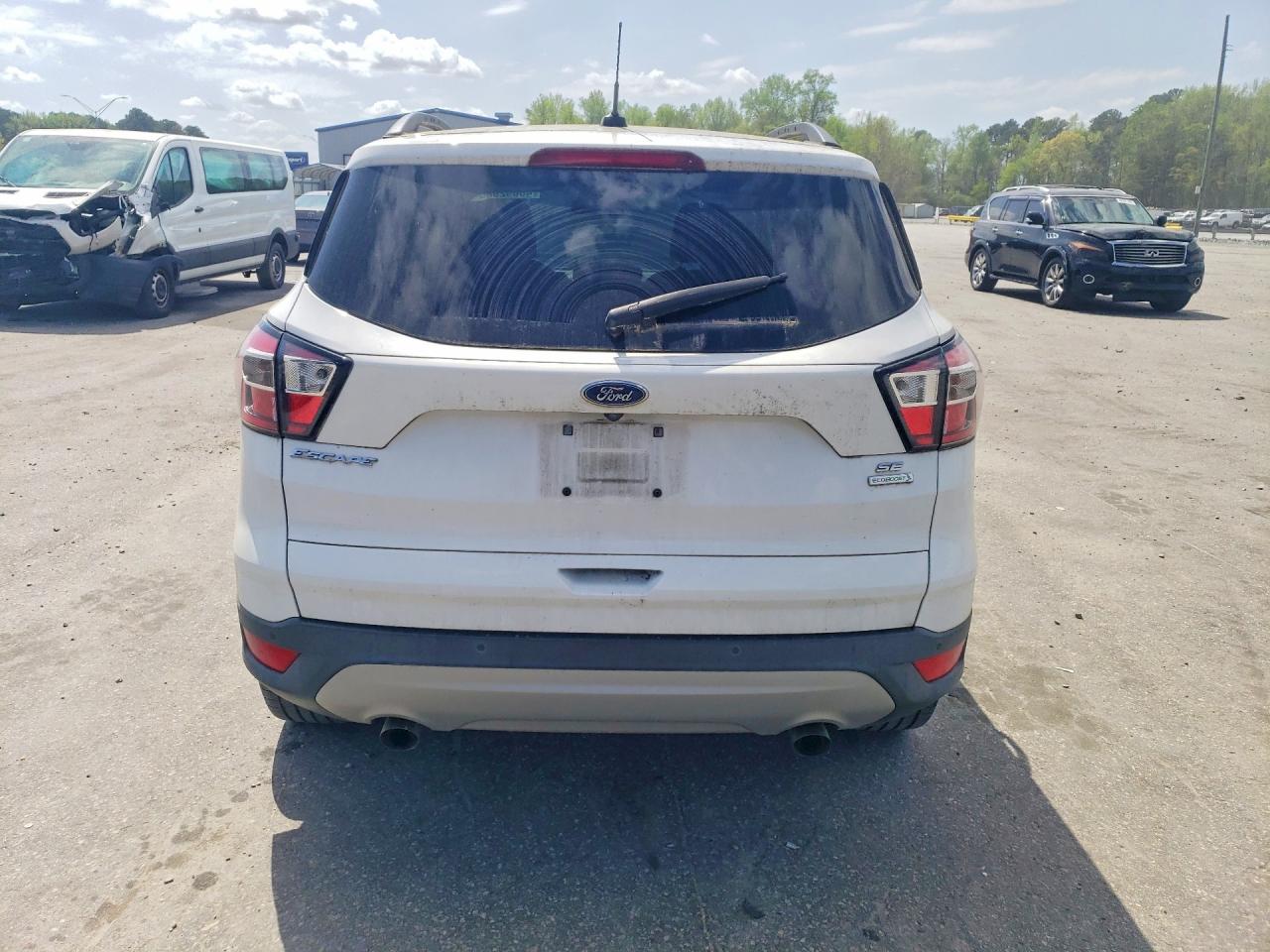 2017 FORD ESCAPE SE photo 16