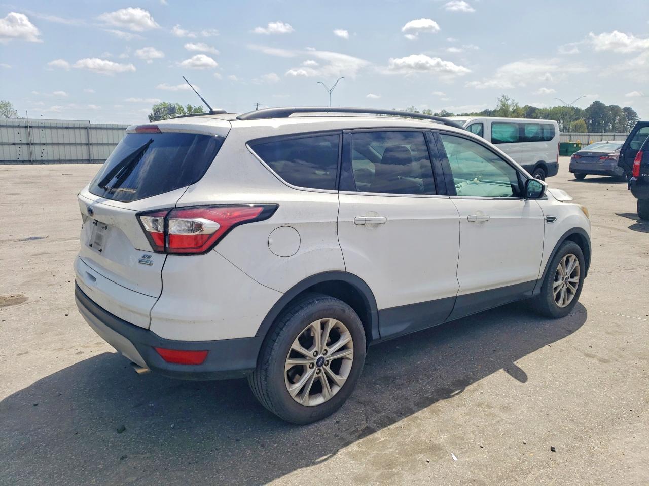 2017 FORD ESCAPE SE photo 7