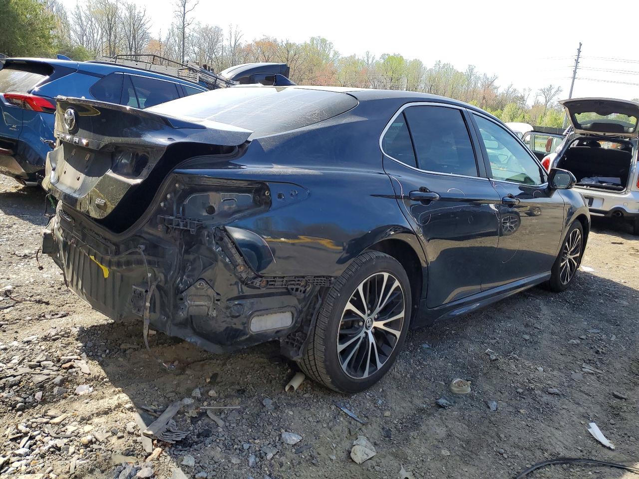 2019 TOYOTA CAMRY SE photo 5