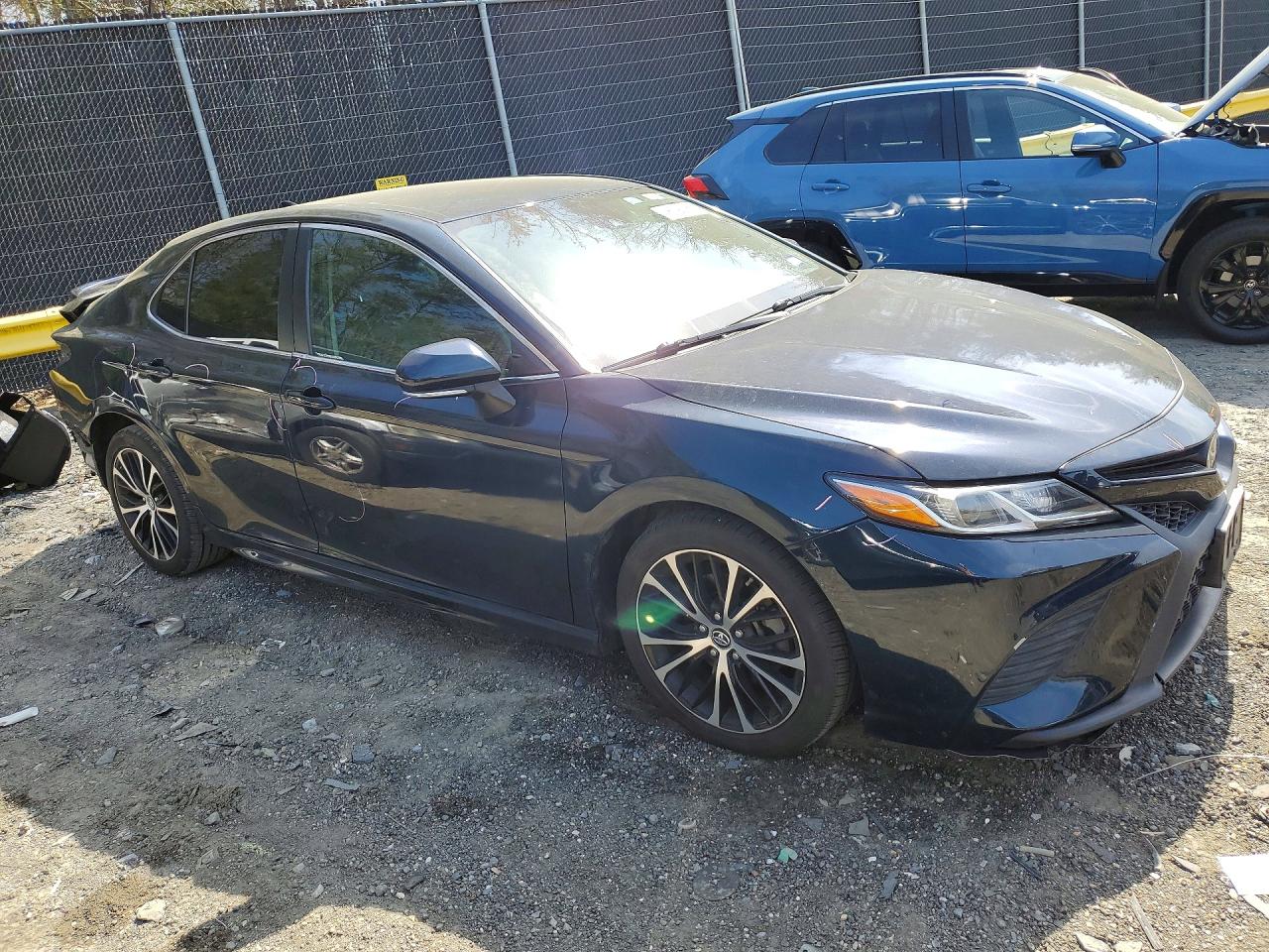 2019 TOYOTA CAMRY SE photo 7
