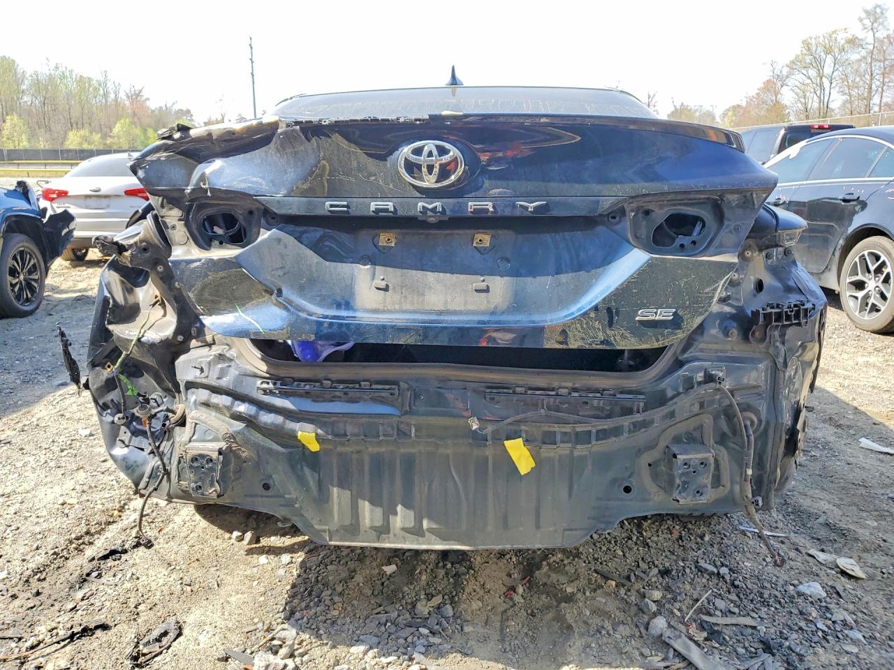 2019 TOYOTA CAMRY SE photo 11