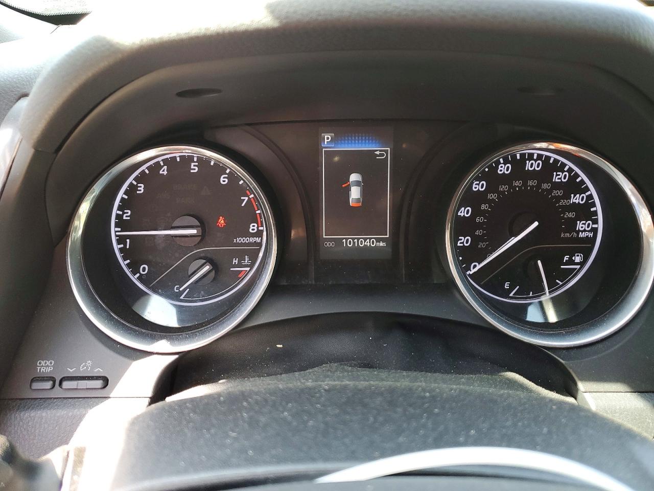 2019 TOYOTA CAMRY SE photo 17