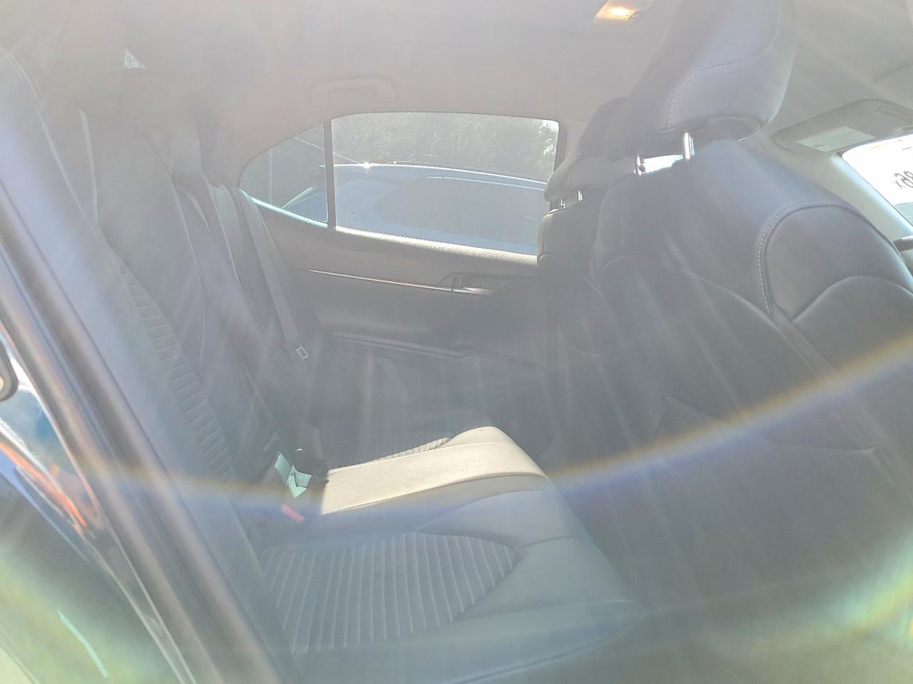 2019 TOYOTA CAMRY SE photo 19